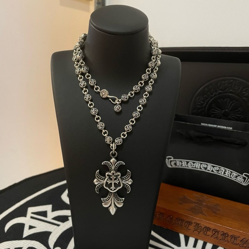 Ch*0me He**ts necklaces